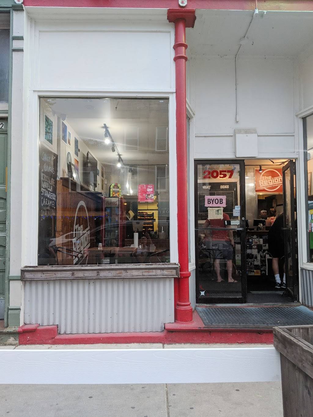 The Region - Handcrafted Hamburgers | restaurant | 2057 W Roscoe St, Chicago, IL 60618, USA | 7738572874 OR +1 773-857-2874
