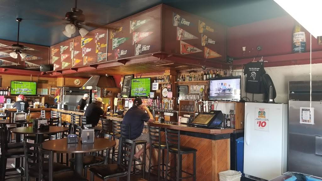 Red Rooster | restaurant | 1985 Oceanside Blvd, Oceanside, CA 92054, USA | 7607548383 OR +1 760-754-8383