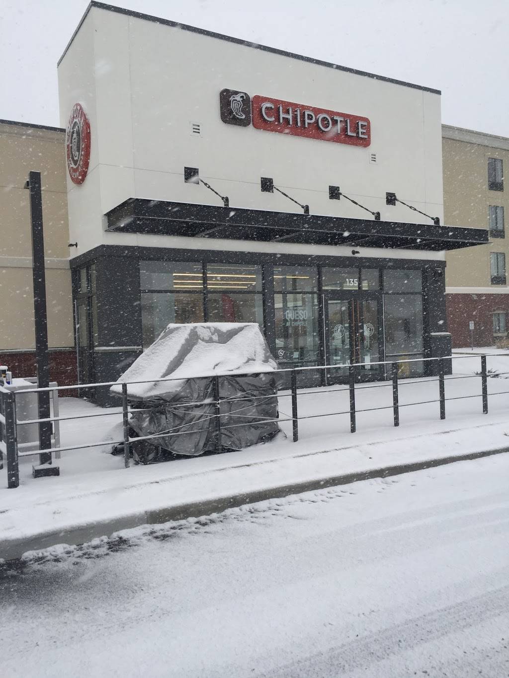 Chipotle Mexican Grill | restaurant | 135 Bluebell Dr SW, New Philadelphia, OH 44663, USA | 3303089375 OR +1 330-308-9375