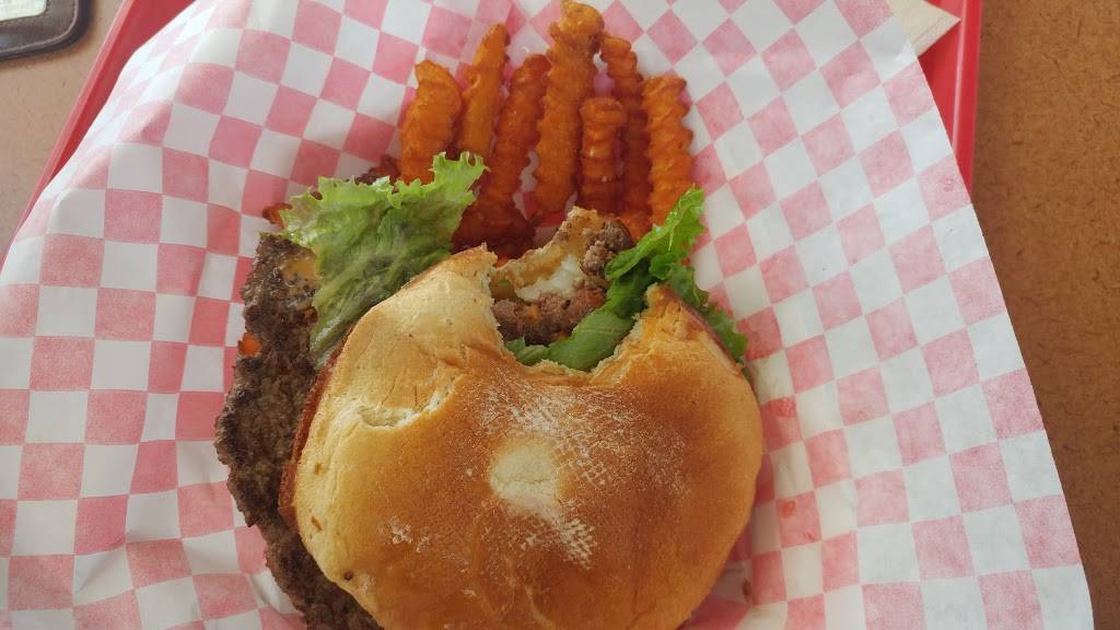 Michaels Frozen Custard | restaurant | 5602 Schroeder Rd, Madison, WI 53711, USA | 6082768100 OR +1 608-276-8100