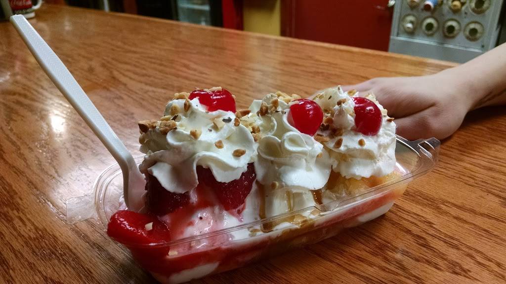 Youngs Restaurant & Ice Creamery | restaurant | 206 Meramec Station Rd, Valley Park, MO 63088, USA | 6362256677 OR +1 636-225-6677