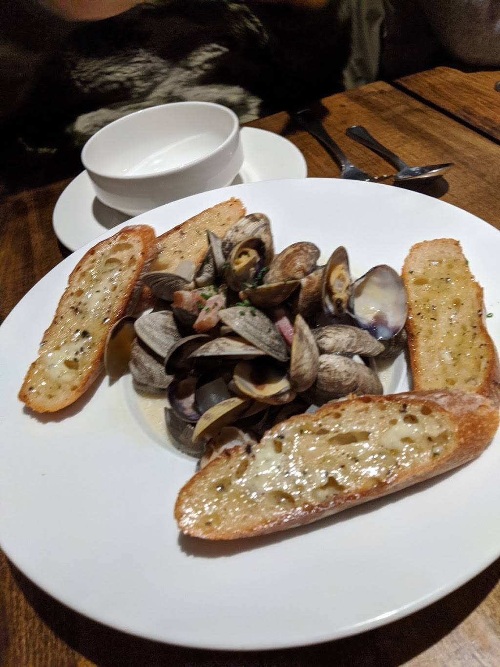 iconiq | restaurant | 1421 31st Ave S, Seattle, WA 98144, USA | 2065687715 OR +1 206-568-7715