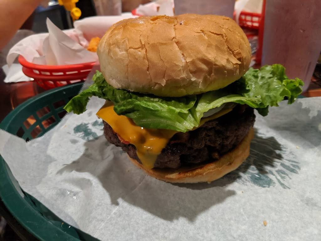 Cutters Bar & Grill | restaurant | 2638 Orleans St, Detroit, MI 48207, USA | 3133930960 OR +1 313-393-0960