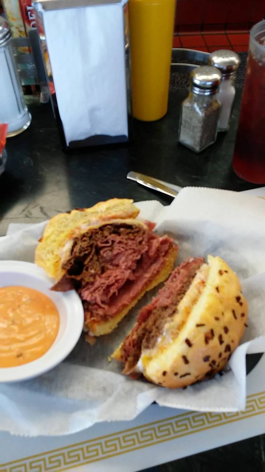 Noahs Deli | restaurant | 3439, 14500 Michigan Ave, Dearborn, MI 48126, USA | 3135828361 OR +1 313-582-8361