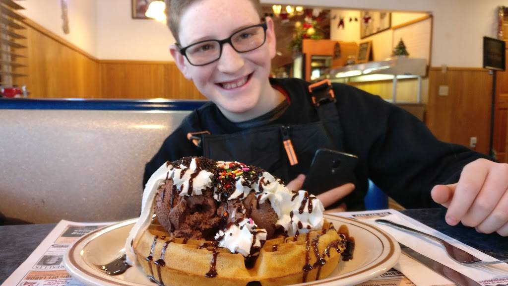 Triplets Family Restaurant | restaurant | 1947 W Main St, Stroudsburg, PA 18360, USA | 5704216566 OR +1 570-421-6566