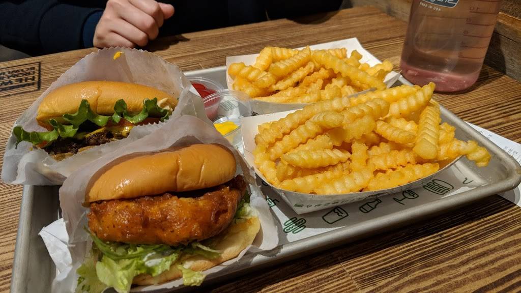Shake Shack | restaurant | 71-26 Austin St, Forest Hills, NY 11375, USA | 7189283234 OR +1 718-928-3234