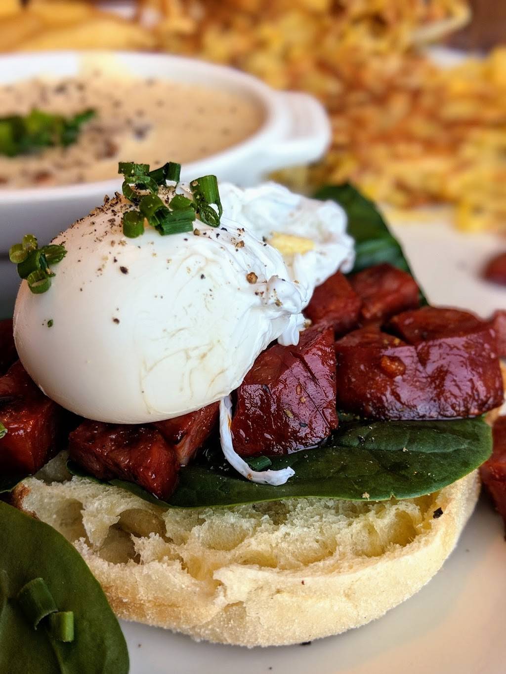 Resto La Grand-Mère Poule | restaurant | 430 Boulevard Sir-Wilfrid-Laurier, Mont-Saint-Hilaire, QC J3H 6M5, Canada | 4504679419 OR +1 450-467-9419