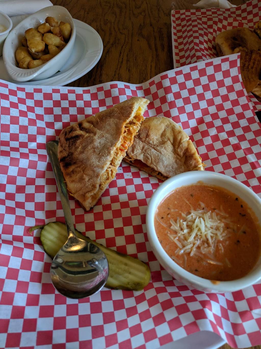 Schiraz | restaurant | 27 S Central Park, Jacksonville, IL 62650, USA | 2172430550 OR +1 217-243-0550