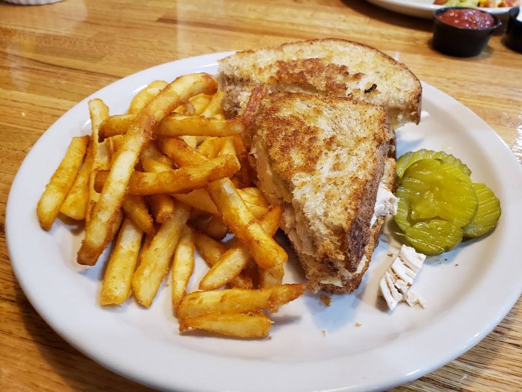 Highland Cafe & Bakery | cafe | 2012 Ford Pkwy, St Paul, MN 55116, USA | 6516983400 OR +1 651-698-3400