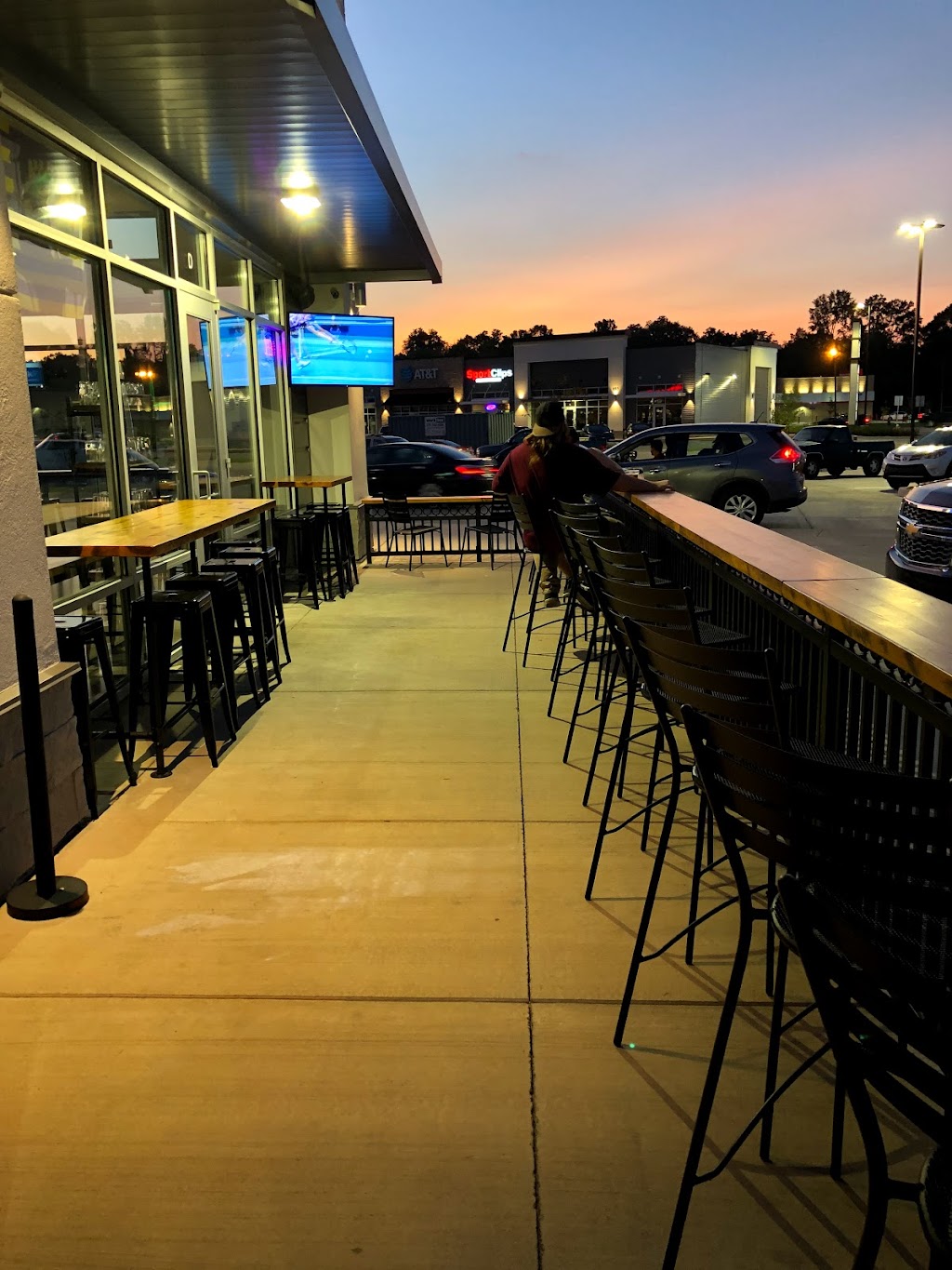 MID TAP | restaurant | 660 Arlington Creek Centre Blvd Suite D, Baton Rouge, LA 70820, USA | 2256636800 OR +1 225-663-6800