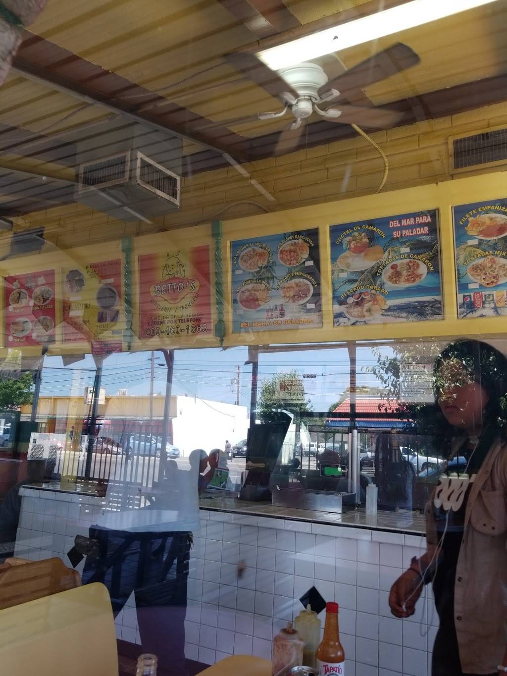 Bettos Birreria & Tacqueria | restaurant | 608 E Charter Way, Stockton, CA 95206, USA | 2094601663 OR +1 209-460-1663