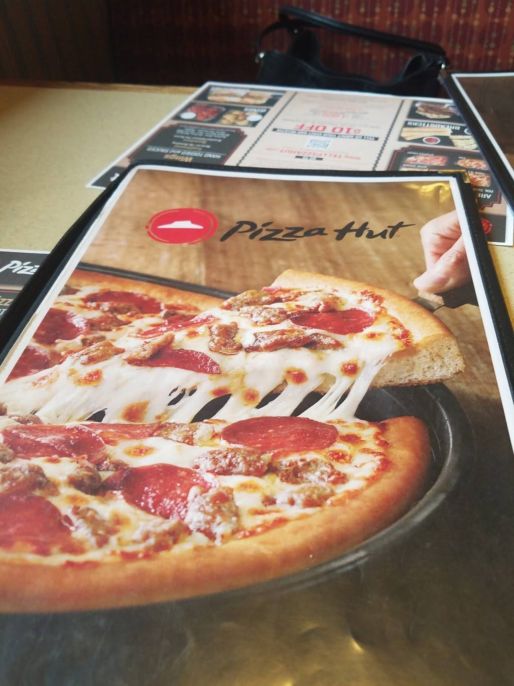 Pizza Hut | meal takeaway | 1236 N Main St, Viroqua, WI 54665, USA | 6086378000 OR +1 608-637-8000