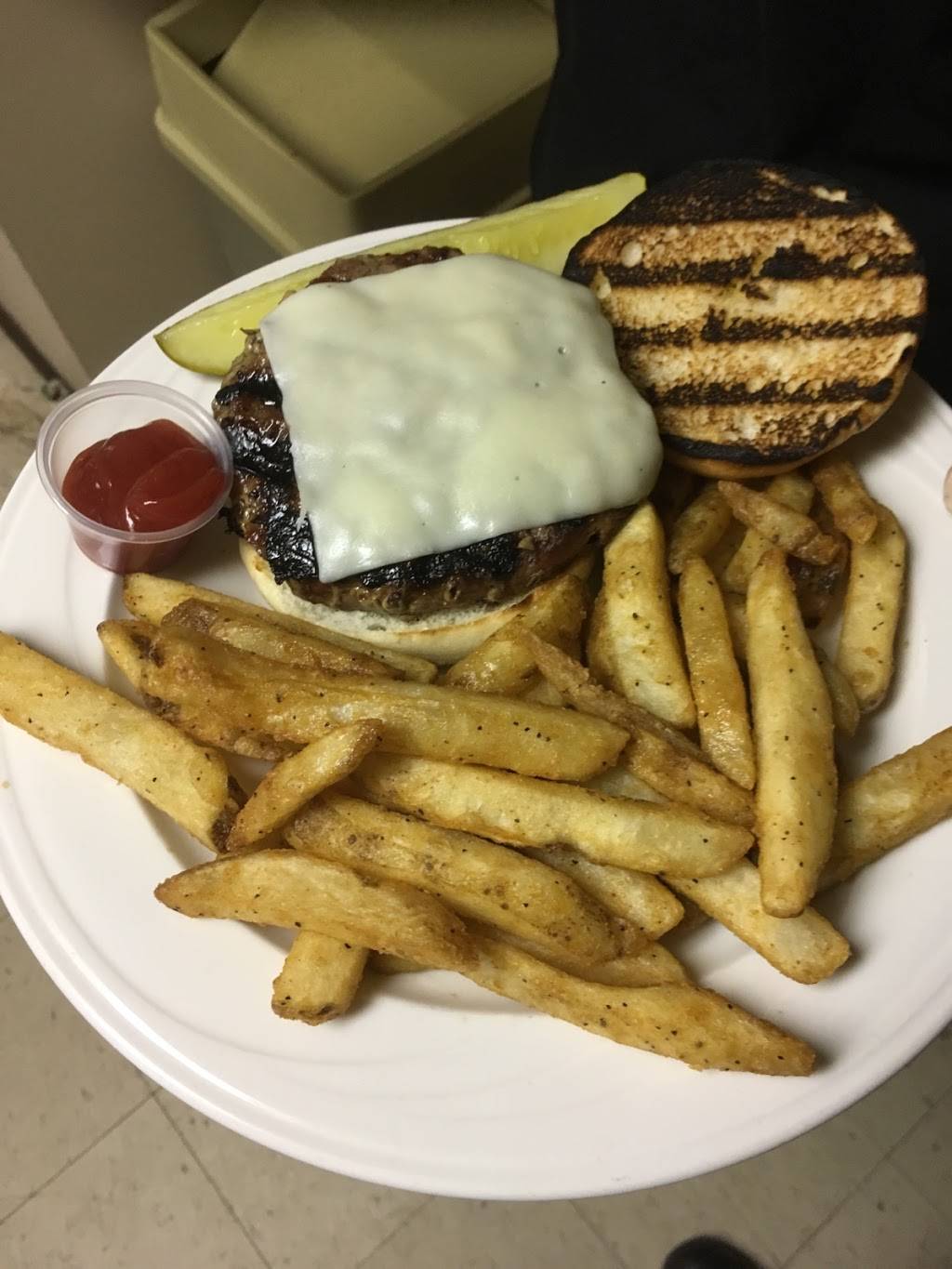 Jonny Bs Tavern | restaurant | 8345 New Floyd Rd, Rome, NY 13440, USA | 3152064045 OR +1 315-206-4045