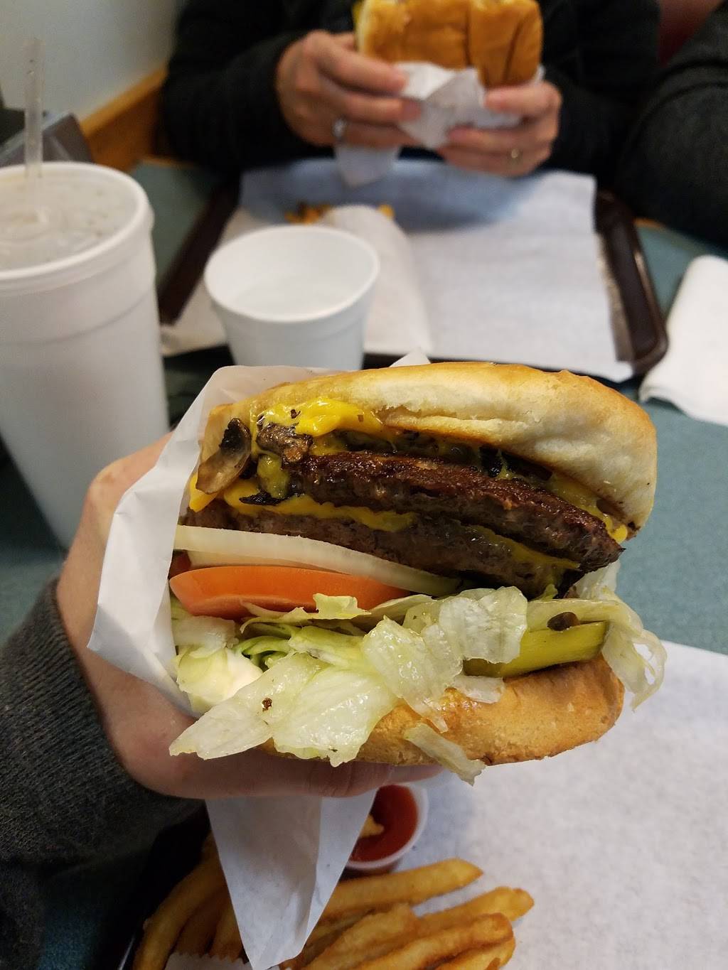 Giant Hamburgers | restaurant | Lindsay Marketplace, 2753 E Broadway Rd, Mesa, AZ 85204, USA | 4807336542 OR +1 480-733-6542