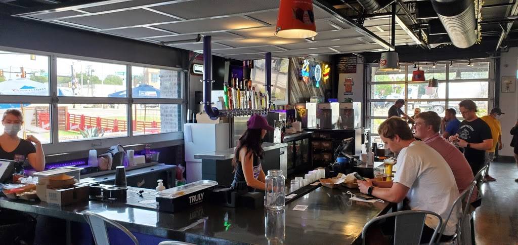 Berry St. Ice House | restaurant | 2000 W Berry St, Fort Worth, TX 76110, USA | 8173860724 OR +1 817-386-0724