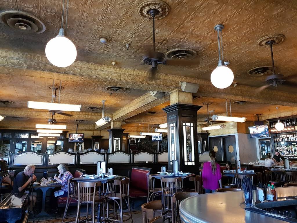 Superior Seafood & Oyster Bar | restaurant | 4338 St Charles Ave, New Orleans, LA 70115, USA | 5042933474 OR +1 504-293-3474