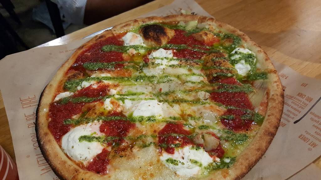 Blaze Pizza | meal takeaway | 6550 N Sheridan Rd, Chicago, IL 60626, USA | 7735361398 OR +1 773-536-1398