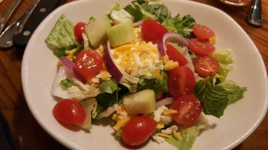 Outback Steakhouse | restaurant | 698 Bridgeport Ave, Shelton, CT 06484, USA | 2039263900 OR +1 203-926-3900