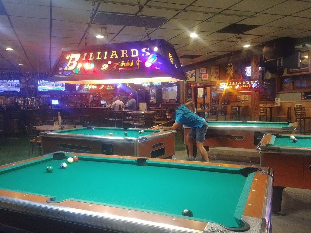 Ruggers Up & Under | restaurant | 711 W Michigan Ave, Kalamazoo, MI 49007, USA | 2693731412 OR +1 269-373-1412