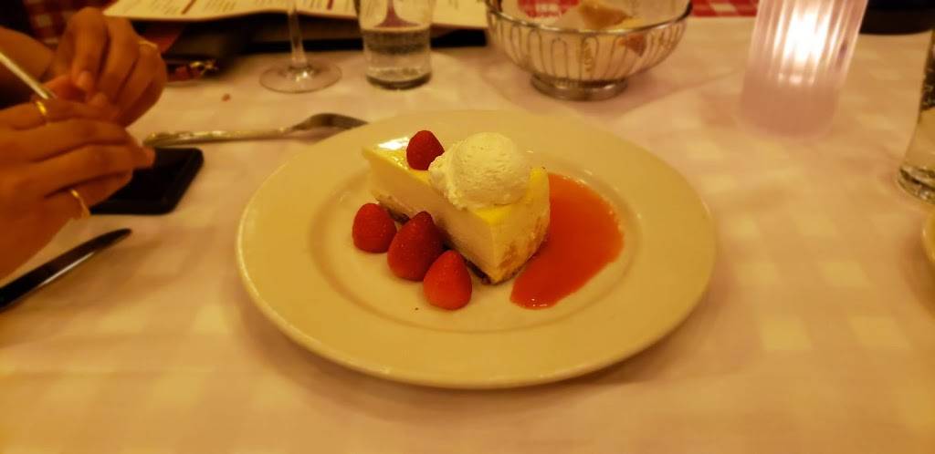 Maggianos Little Italy | restaurant | 2089 W Big Beaver Rd, Troy, MI 48084, USA | 2482051060 OR +1 248-205-1060