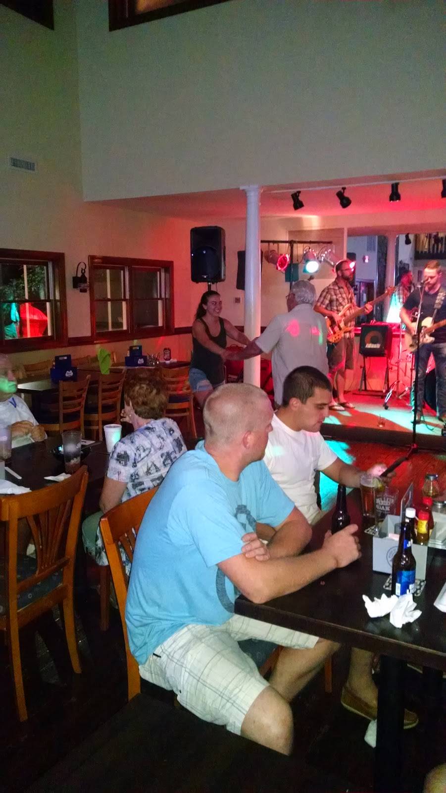 The White House at Badin Lake | restaurant | 286 Badin Shore Cir, New London, NC 28127, USA | 3364615253 OR +1 336-461-5253