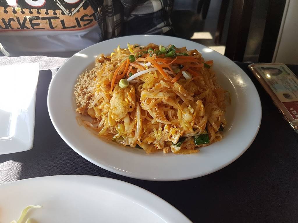 Tuk Tuk Thai | restaurant | 8351 W 135th St, Overland Park, KS 66223, USA | 9132910106 OR +1 913-291-0106