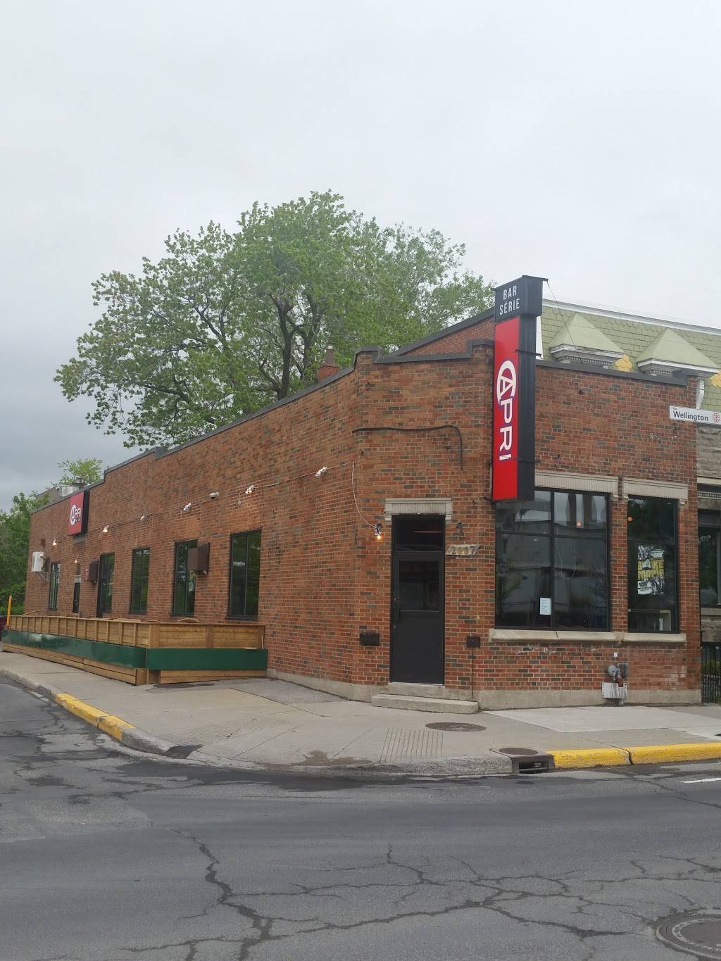 Capri Bar-Série | restaurant | 2687 Rue Wellington, Montréal, QC H3K 1X8, Canada | 5149350228 OR +1 514-935-0228
