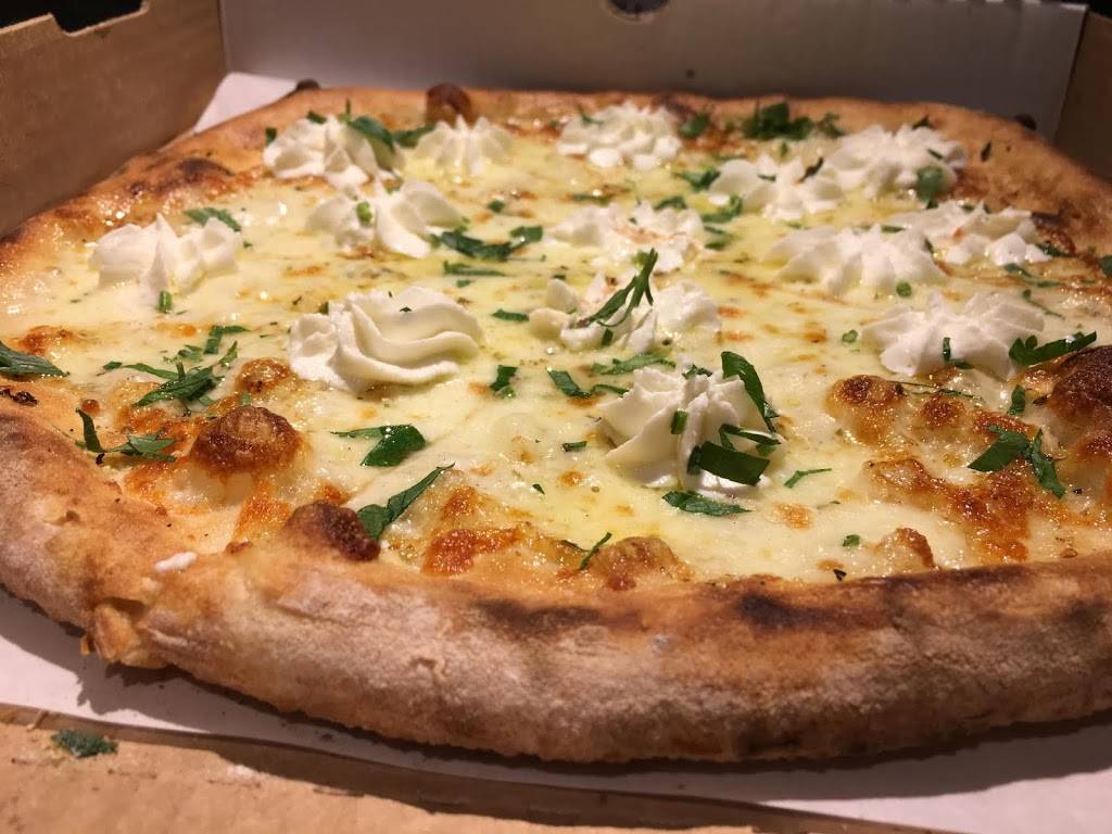 Chestnut Hill Brewing Company | restaurant | Market at the Fareway, 8221 Germantown Ave, Philadelphia, PA 19118, USA | 2152470300 OR +1 215-247-0300