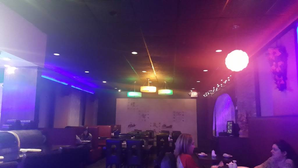 Kisoro Sushi Asian Fusion | restaurant | 227 Old Country Rd, Carle Place, NY 11514, USA | 5167478880 OR +1 516-747-8880