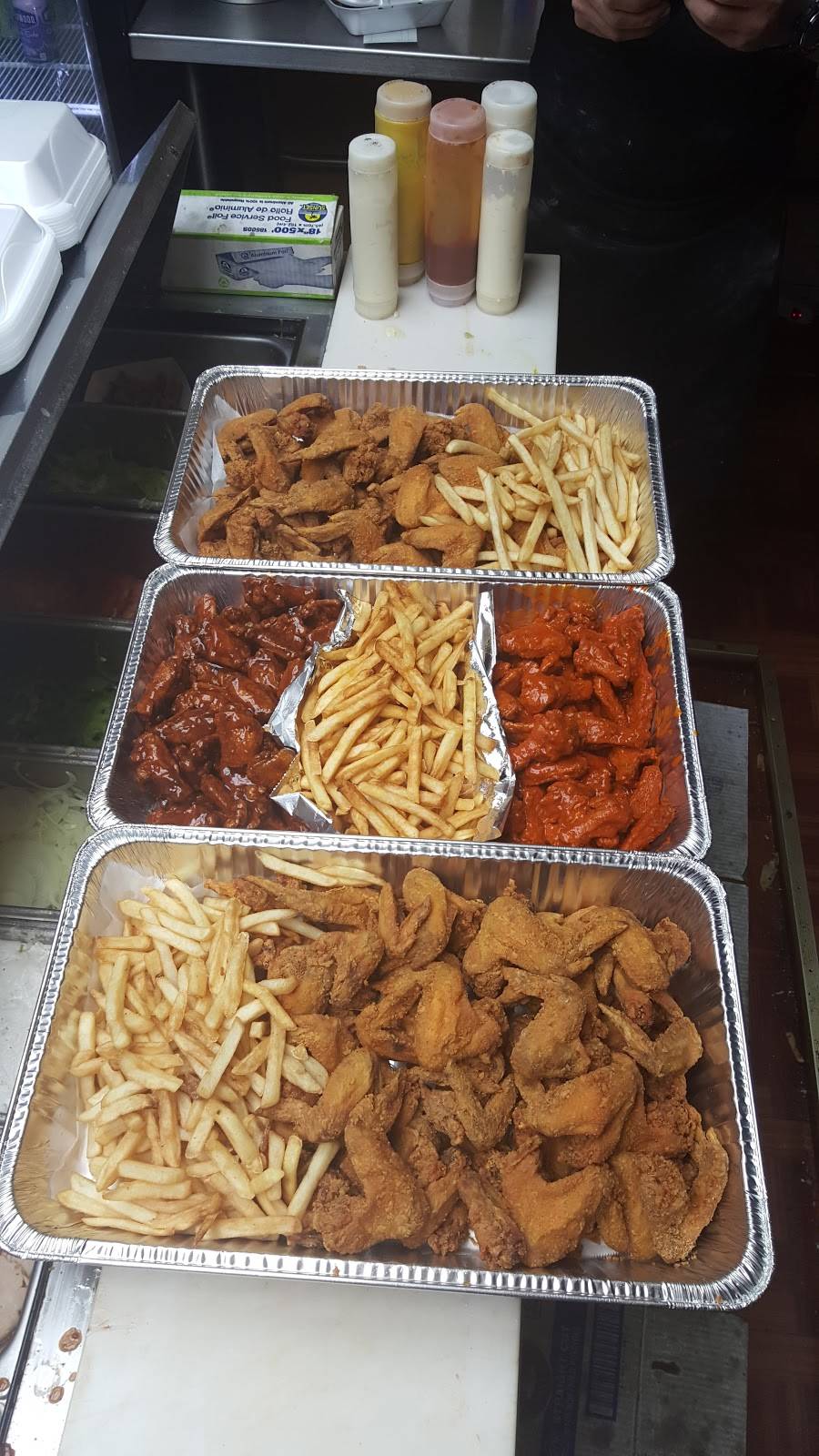 Goldy fish and chicken | restaurant | 3701 W 16th St, Chicago, IL 60623, USA | 8724445990 OR +1 872-444-5990