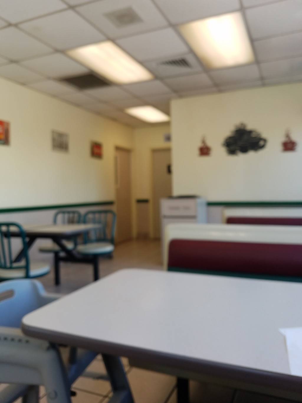 Krystal | meal takeaway | 1225 12th St, Middlesboro, KY 40965, USA | 6062487086 OR +1 606-248-7086