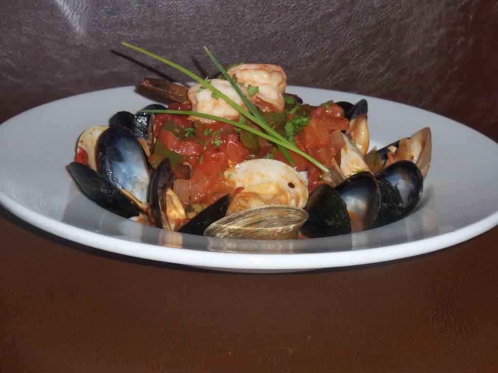 Novatos Bar and Grill | restaurant | 218 Dedham St, Norfolk, MA 02056, USA | 5083845122 OR +1 508-384-5122