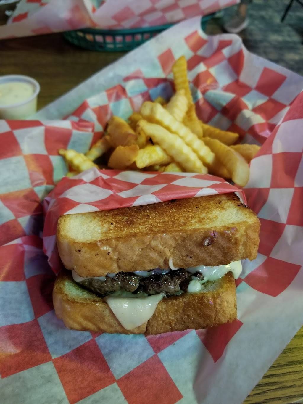 Wreckers Burgers | restaurant | 5831 Fall Creek Hwy, Granbury, TX 76049, USA | 8179954509 OR +1 817-995-4509