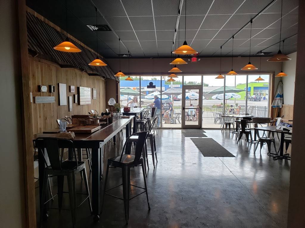 The Barn | restaurant | 1501 Wabash Ave, Springfield, IL 62704, USA | 2176790610 OR +1 217-679-0610