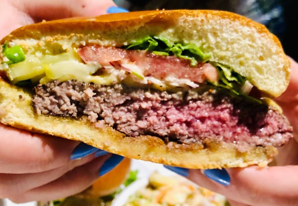 Fieldhouse Social | restaurant | 2525 University Commons Way, Knoxville, TN 37919, USA | 8655254481 OR +1 865-525-4481