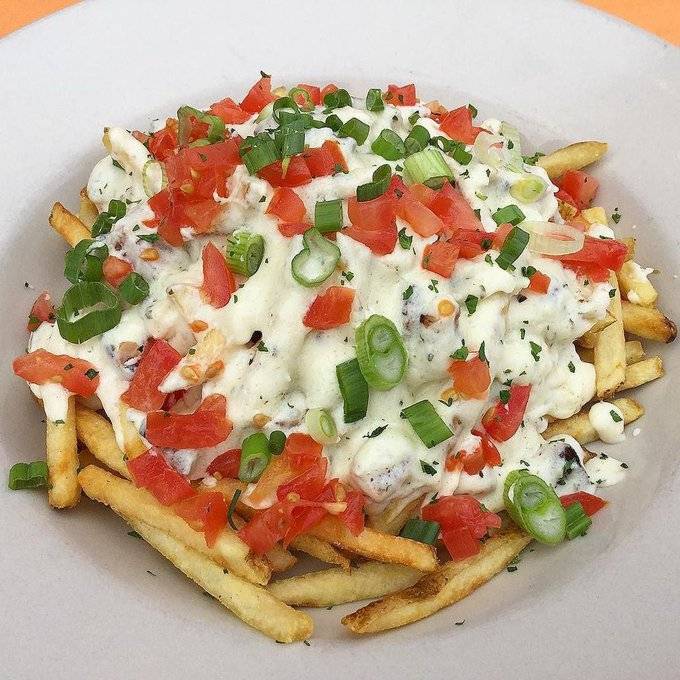 Handsome Henrys | restaurant | 3065 Henry St, Muskegon, MI 49441, USA | 2317478583 OR +1 231-747-8583