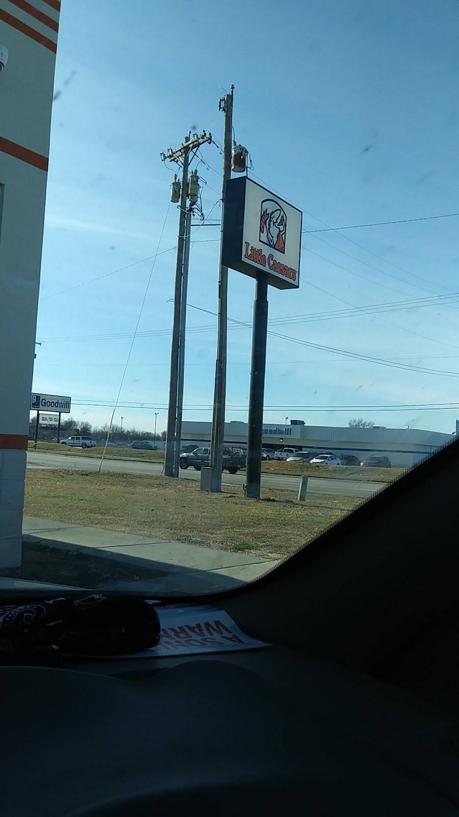 Little Caesars Pizza | meal takeaway | 5000 S Broadway, Wichita, KS 67216, USA | 3168311111 OR +1 316-831-1111