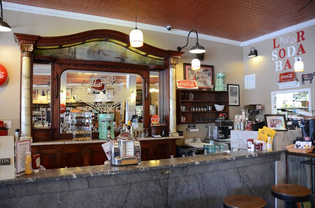 L & R Soda Bar | restaurant | 44 Public Square, Elkton, KY 42220, USA | 2702657221 OR +1 270-265-7221