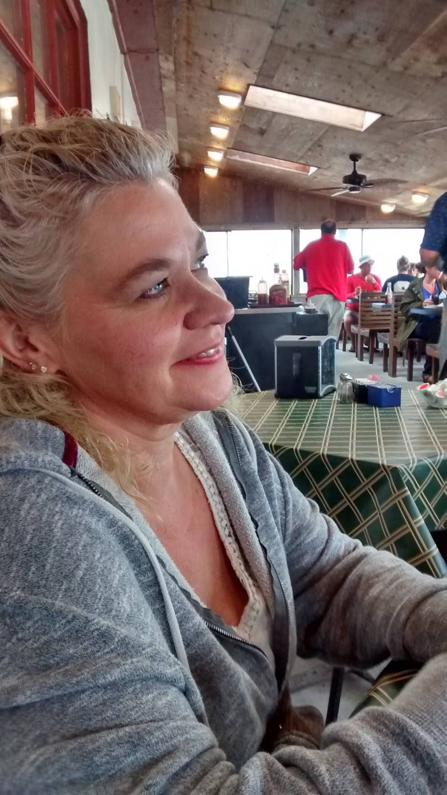 The Cove Restaurant & Seaside Deck | restaurant | 405 S Beach Ave, Cape May, NJ 08204, USA | 6098845159 OR +1 609-884-5159