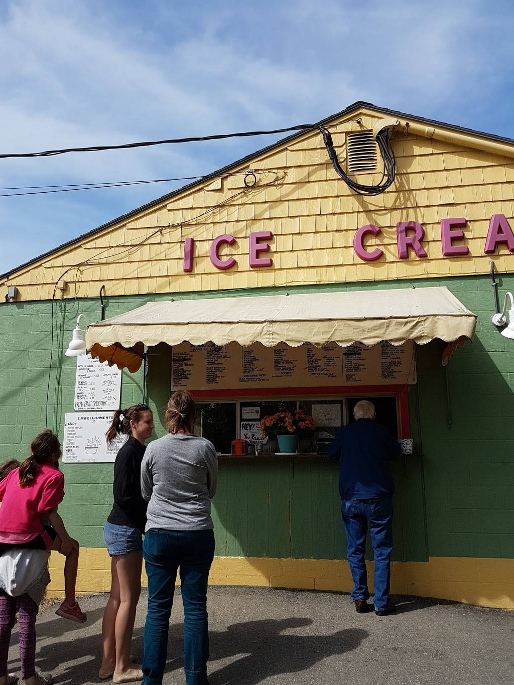 Kettle Cove Creamery and Café | cafe | 2 Bowery Beach Rd, Cape Elizabeth, ME 04107, USA | 2077993533 OR +1 207-799-3533