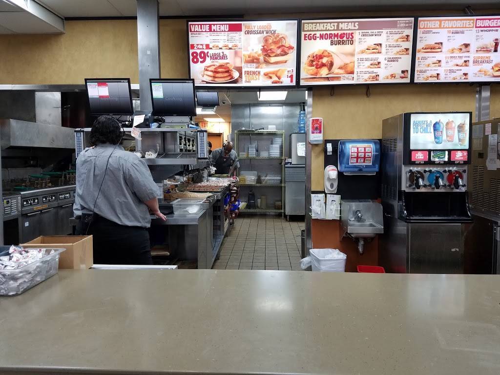 Burger King | restaurant | 3129 N University St, Peoria, IL 61604, USA | 3096867139 OR +1 309-686-7139