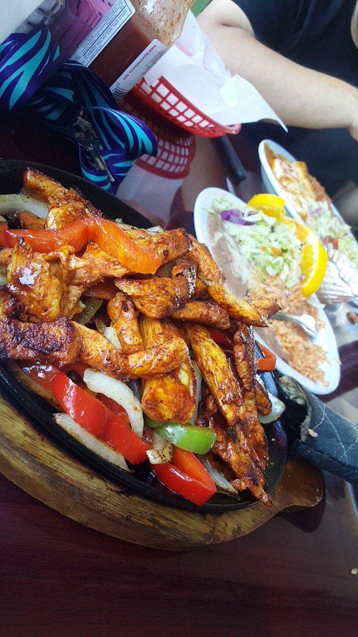 Mariscos El Pescador | restaurant | 4610 N Blackstone Ave, Fresno, CA 93726, USA | 5592301299 OR +1 559-230-1299