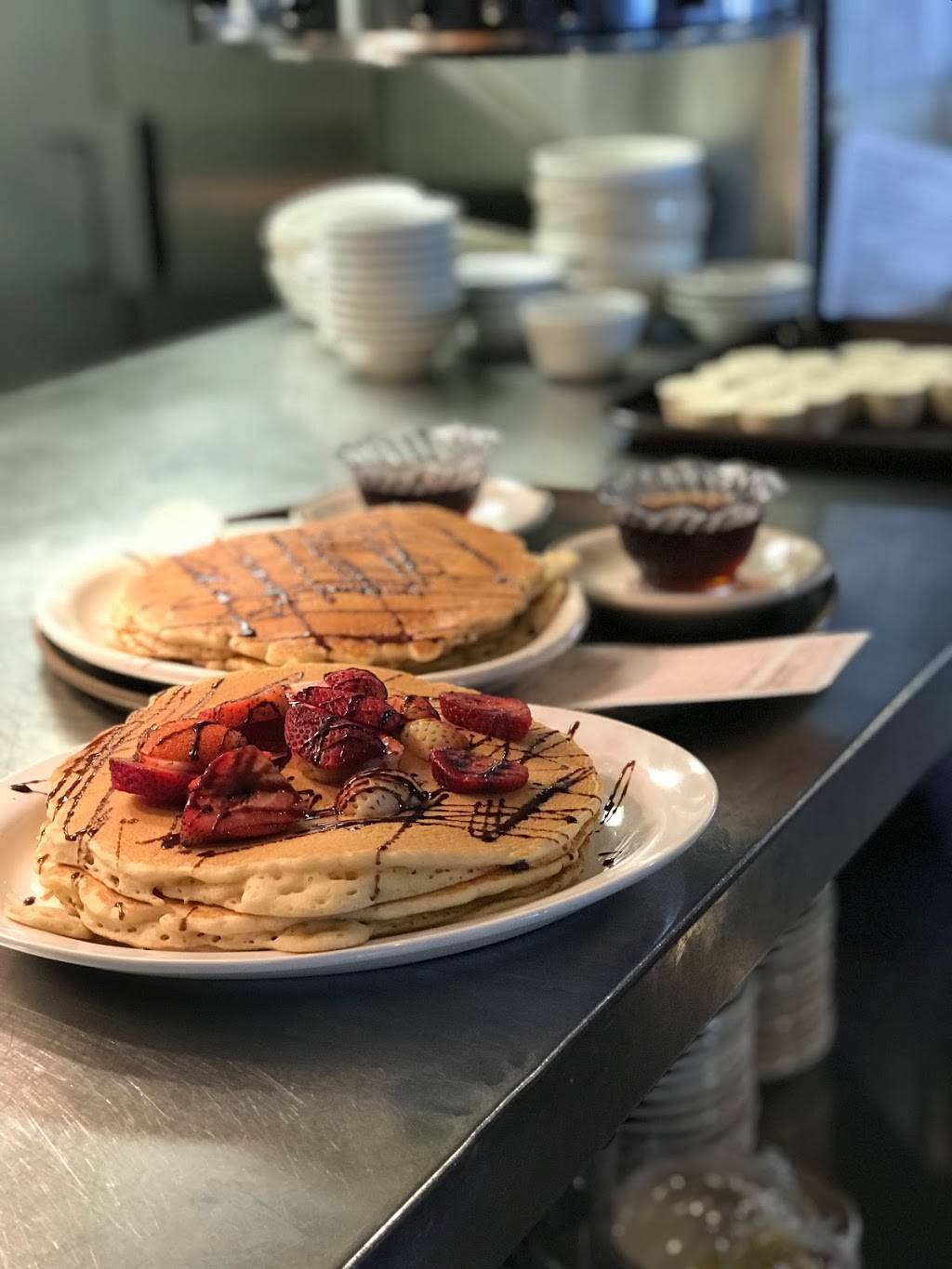 Ma Fischers | restaurant | 2214 N Farwell Ave, Milwaukee, WI 53202, USA | 4142717424 OR +1 414-271-7424