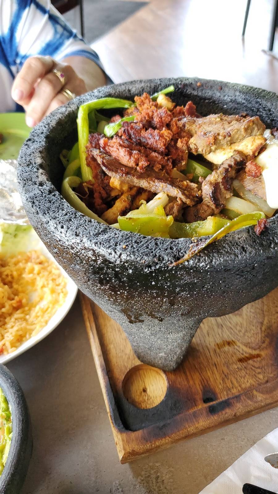 Guacamole Mexican Grill | restaurant | 2822 S Alafaya Trail Suite 195, Orlando, FL 32828, USA | 4078661350 OR +1 407-866-1350