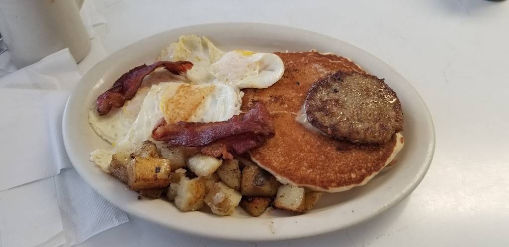 Lollys Hut | meal takeaway | 1290 Old Country Rd, Riverhead, NY 11901, USA | 6317277020 OR +1 631-727-7020