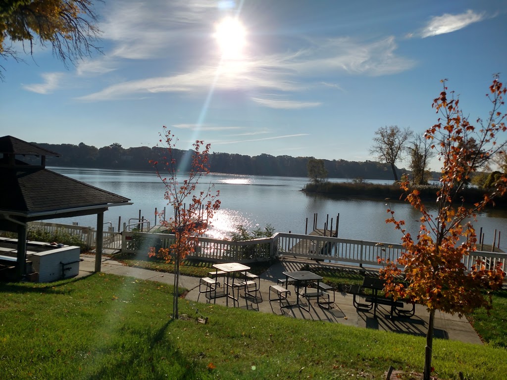 Maumee River Yacht Club | restaurant | 2735 Broadway St, Toledo, OH 43609, USA | 4193823625 OR +1 419-382-3625