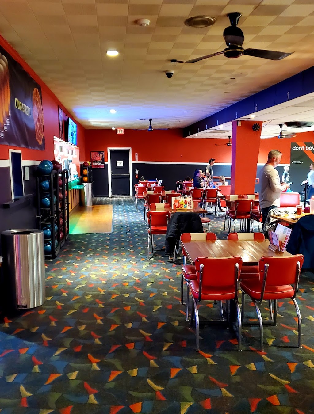 AMF Fairview Lanes | restaurant | 1407 Fairport Rd, Fairport, NY 14450, USA | 5853775300 OR +1 585-377-5300