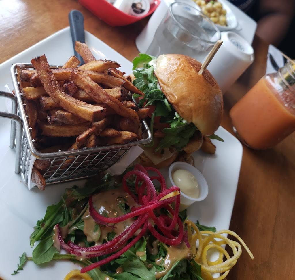 Restaurant Les Deux Copains | restaurant | 2201 Rue Fleury E, Montréal, QC H2B 1K5, Canada | 5145083131 OR +1 514-508-3131