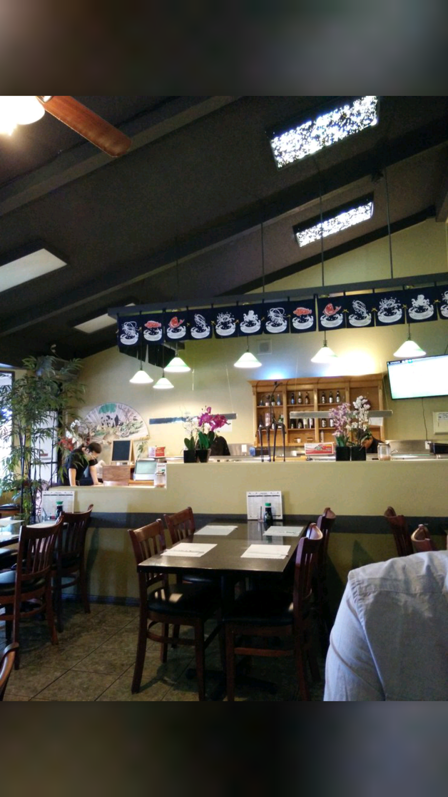 Hotto Sushi | restaurant | 1111 Town and Country Rd #2, Orange, CA 92868, USA | 7148355758 OR +1 714-835-5758