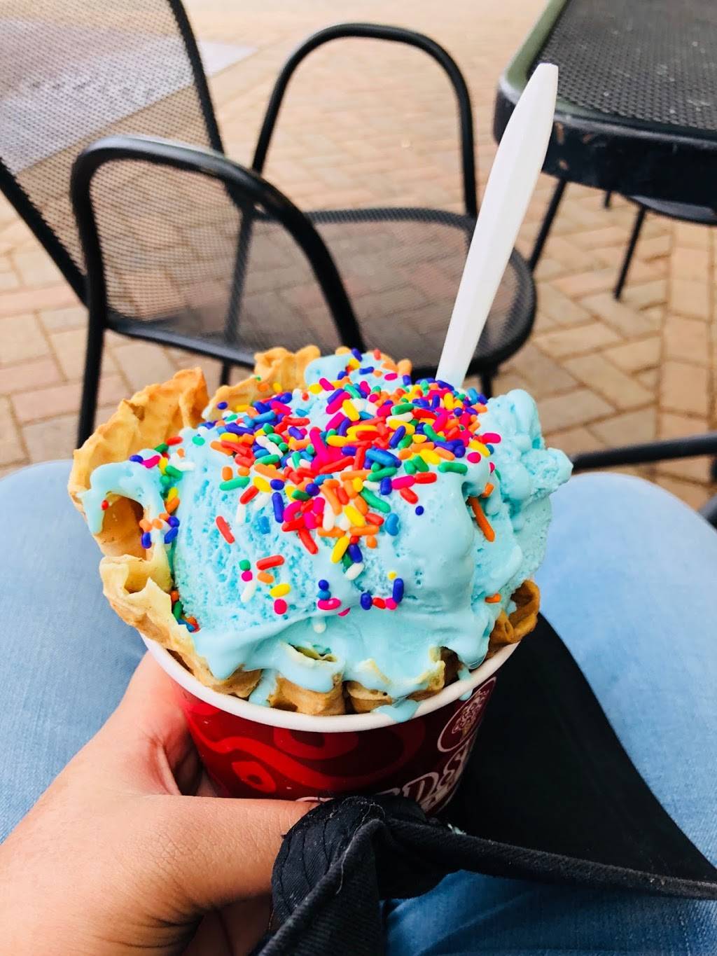 Cold Stone Creamery | bakery | 42395 Ryan Rd #106, Brambleton, VA 20148, USA | 7033275595 OR +1 703-327-5595